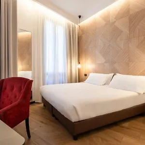 2* Szálloda London